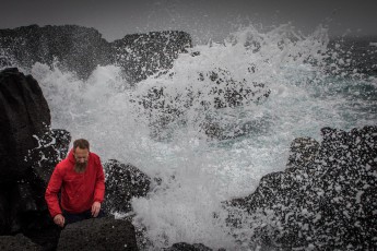 Playing with the surf in the surf. Caution is always advised: Iceland's natural forces are often unpredictable (photo by Christian M.).