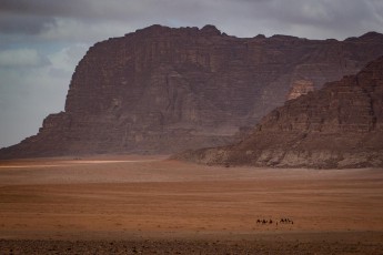 Episch, weit, unfassbar. Die Landschaft im Wadi Rum.

