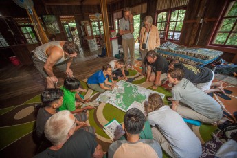 Expedition leader (blue T-shirt) Ida briefing the Biosphere volunteer team for the day.