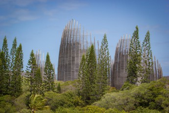 Für viele das schönste neuzeiliche Gebäude Ozeniens: Das Kulturzentrum Tjibaou, entworfen vom italienischen Stararchitekten Renzo Piano.

