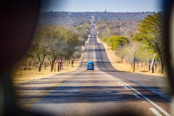 Auf dem Weg zum Schießplatz Moholoholo. Die Entfernungen sind lang in Südafrika.