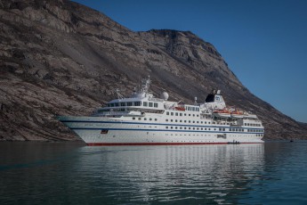 The Resolute anchoring in the Sonderstrom Fjord
