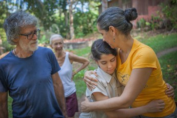 It is the most touching moment of my journey: Kena (12 years old) doesn't find it easy to say goodbye to her mother Vanessa.