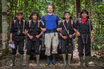 
WWF allows me to accompany a Tiger Protection patrol through the jungle - together with the Rangers Siid, Dede Apriadi, Atan Marzuni and Masrizal.