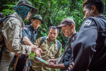 Briefing before the patrol enters the jungle for a couple of days.
