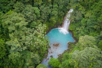The indigenous people believed that gods coloured the sky blue and used the Rio Celeste to wash their brushes in it.
