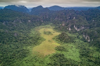 
Deep in the national park Phong Nha Ke Bang: In many places a human has never penetrated, especially where there are no natural water resources. Unimaginable, but here they are: white spots on the world map!