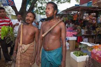 Guna Bandiya and his neighbor during one of the rare visits to the nearest town Mahiyangana. For many of their Sri Lankan fellow countrymen the Vedda people are an exception.