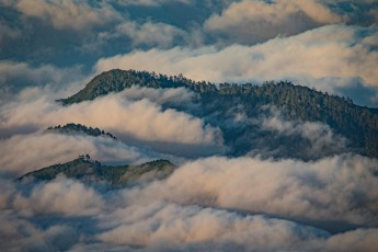Blick von der Wanderroute Vereda do Arieiro auf die Nordost-Küste.