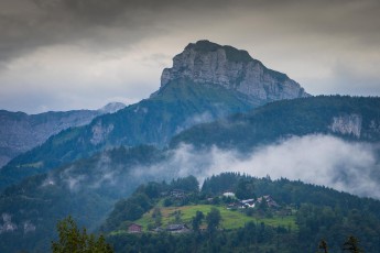 Vom Balkon unserer Reka-Ferienwohnung im Swiss Holiday Park in Morschach haben wir einen tollen Ausblick auf den Fronalpstock.