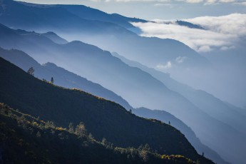 Immer wieder bietet das karge Hochland fantastische Ausblicke über die getaffelte Landschaft.