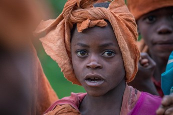 A few minutes before: A girl from the Batwa community sings herself in.