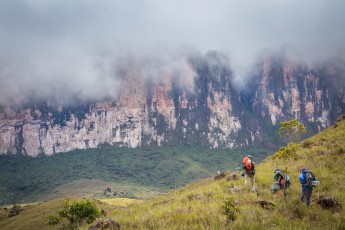 Die Felswände des Mount Roraima kurz vor uns.