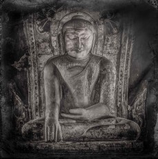 Statue of meditating Buddha in Bagan. 