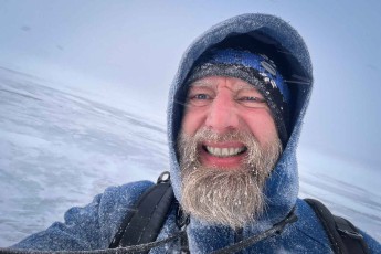 On frozen Lake Akan: strong winds turn snowflakes into small whiplashes.