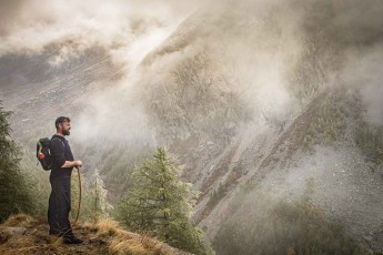 Marco Barneveld takes a breather and enjoys the view of the unfortunately somewhat cloudy Täschhorn, Dom and Lenzspitze mountains.