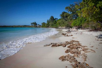 Unberührter Strand in der 'Baie des pigeons', Taubenbucht, im Norden Madagaskars.