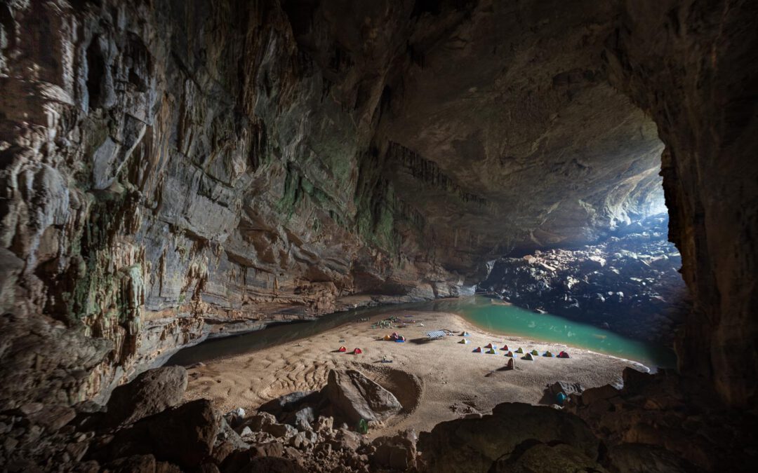 Expedition to the largest cave in the world